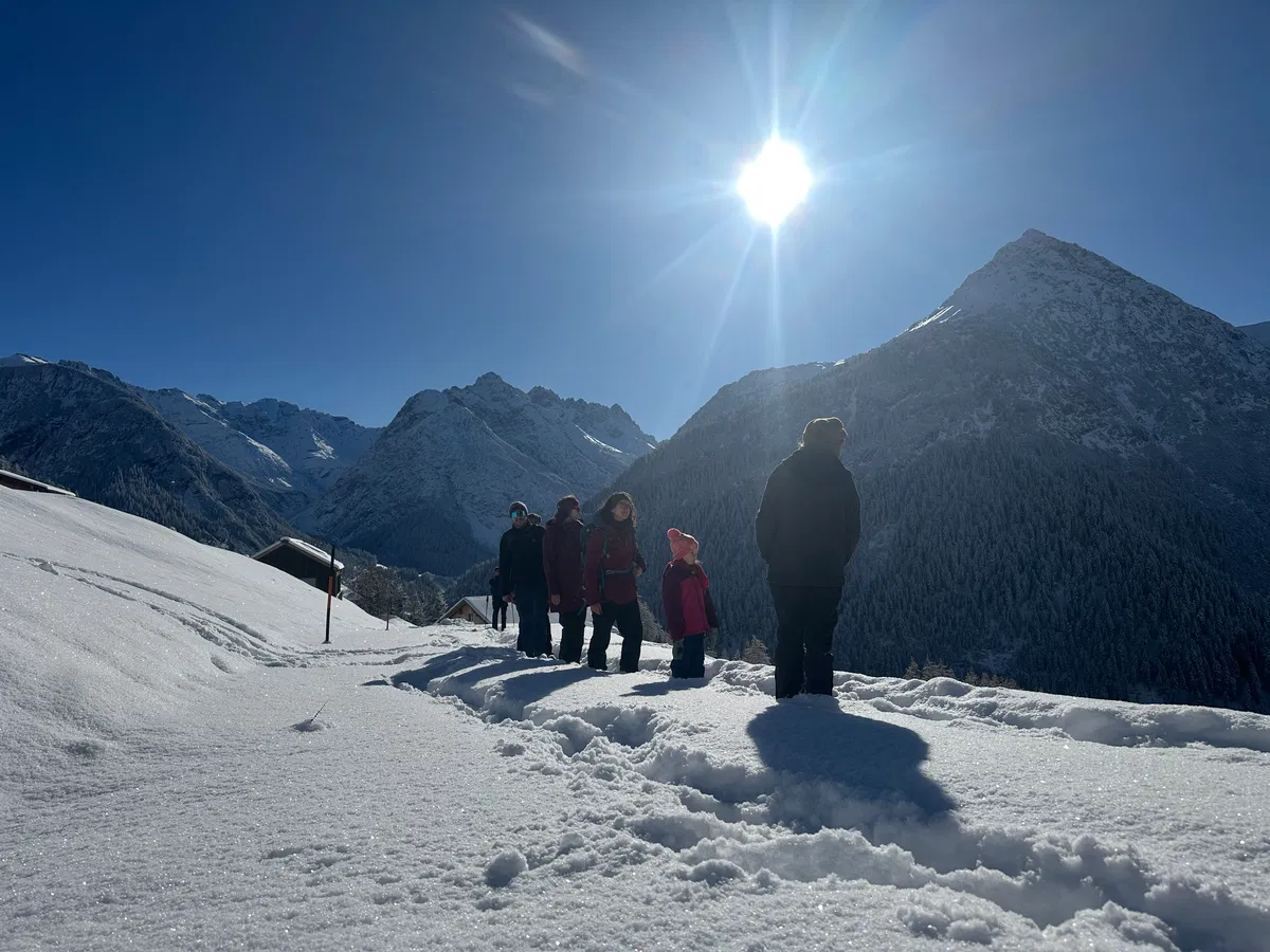 Schneeschuhwanderung durch unberührten Pulverschnee rund um Innsbruck