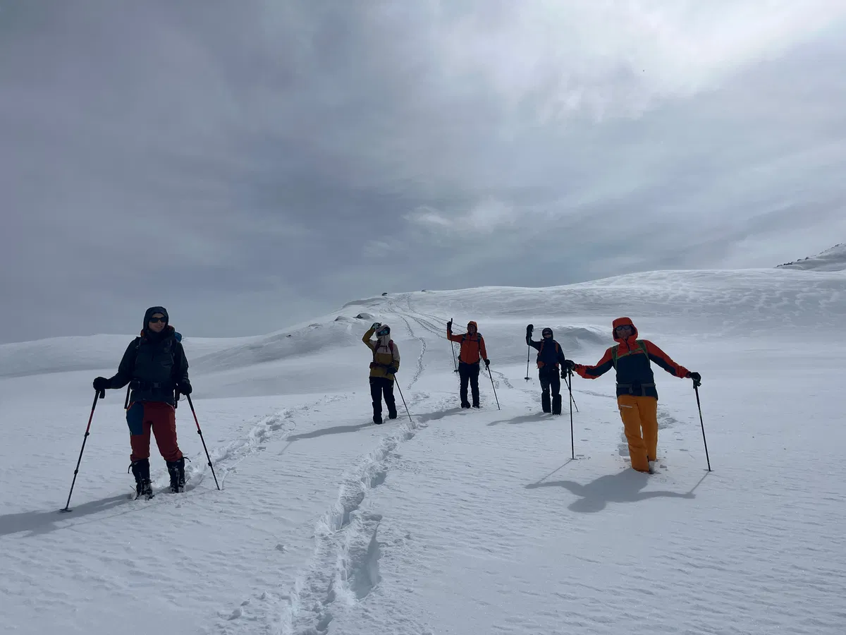 Schneeschuhwandern im unberührten Schnee bei Innsbruck – Winter Firmenevent und Teambuilding in Tirol