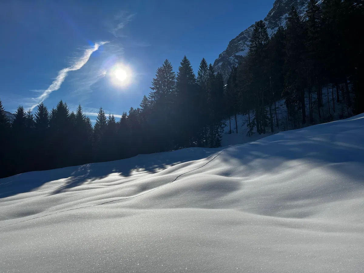 Firmenevent im Winter – gemeinsam Schneeschuhwandern in den Tiroler Bergen