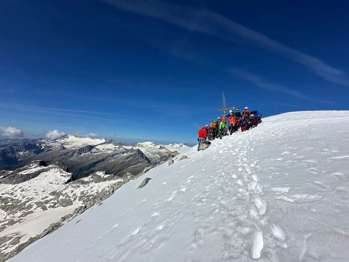 Schneeschuhwandern in Innsbruck – geführte Winterwanderung durch verschneite Berglandschaft