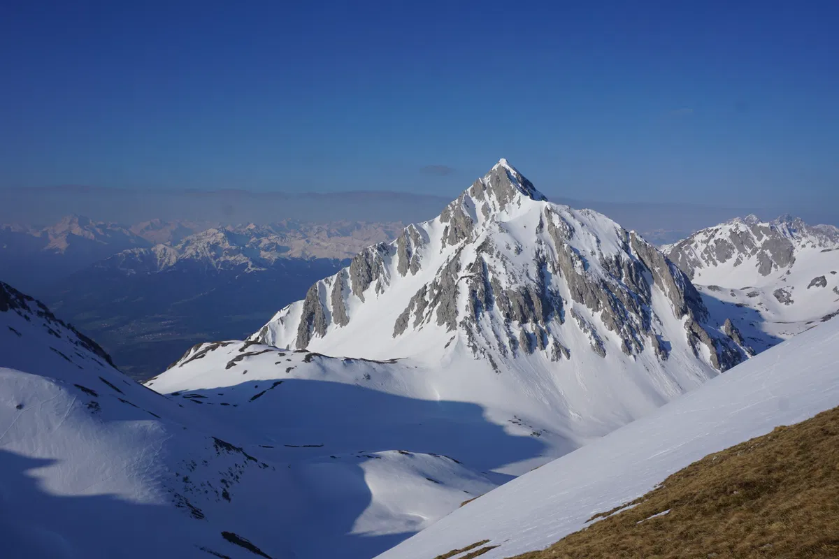 Blick auf die Rumerspitze bei der Skitour Innsbrucker Runde